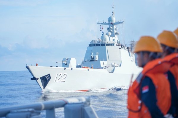 深圳配资 首次海上补给，成功！海军唐山舰、大庆舰、太湖舰奔赴亚丁湾